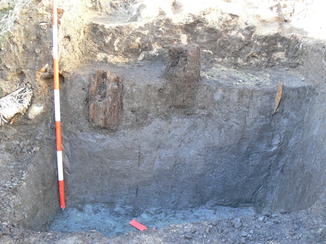 archeologický výskum - nález pozostatkov mestskej palisády