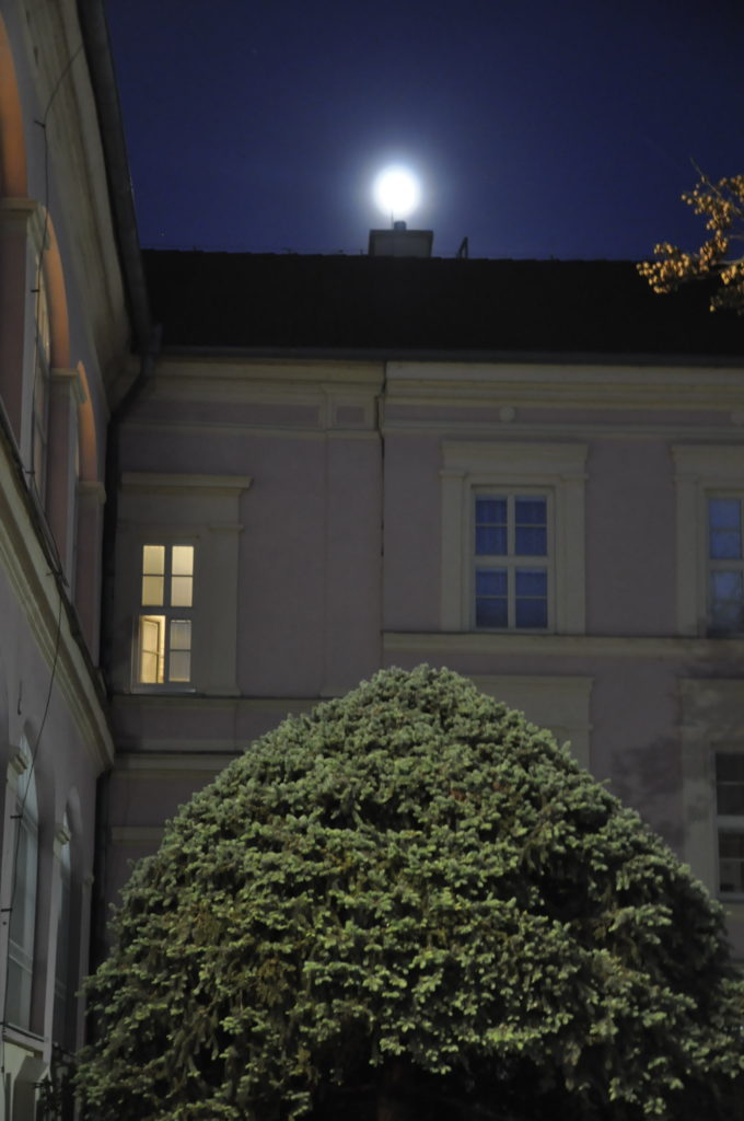 Mesiac nad Gemersko-malohontským múzeom