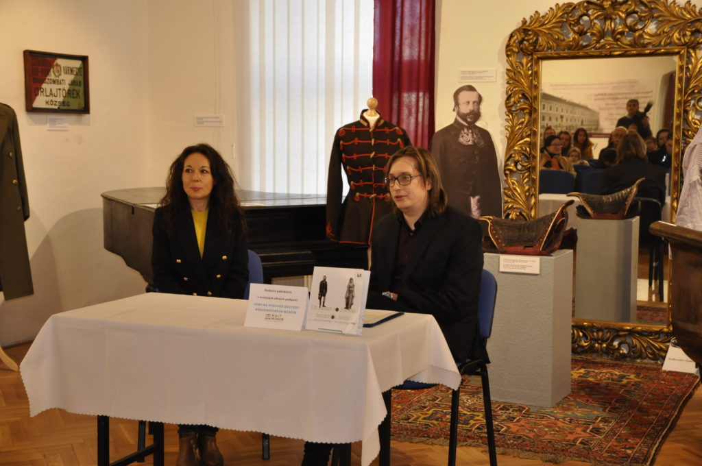 vľavo historička múzea Éva Kerényi, vpravo dokumentáror múzea Igor Kerepesi